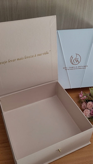 Caixa Cartonada Clínica Nude e Branca
